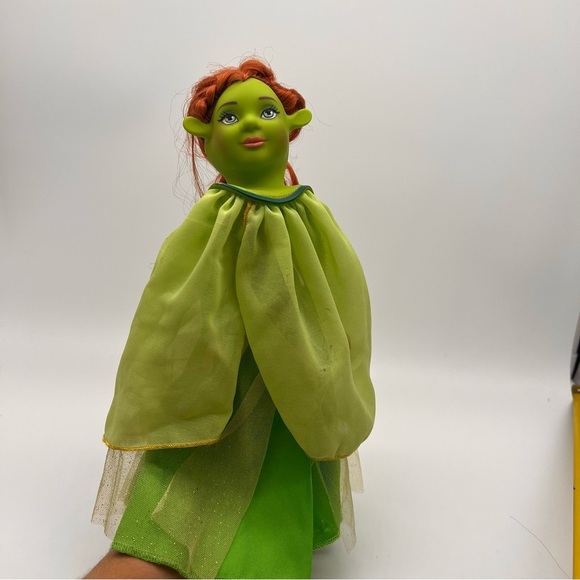 2007 MGA Shrek - Transforming Kung-Fu Fiona Doll Figure Toy - Ogress to Princess - Picture 2 of 11